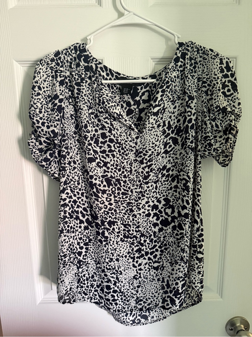 Jones New York Black and White Leopard Print Blouse